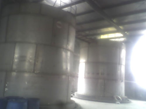 Raw material storage tank Raw material storage tank
